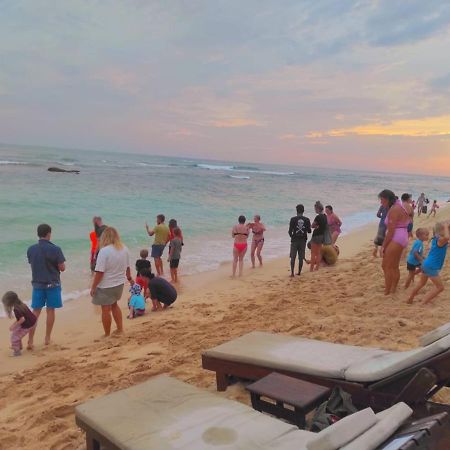 Blue Corals Beach Bungalow 마타라 외부 사진