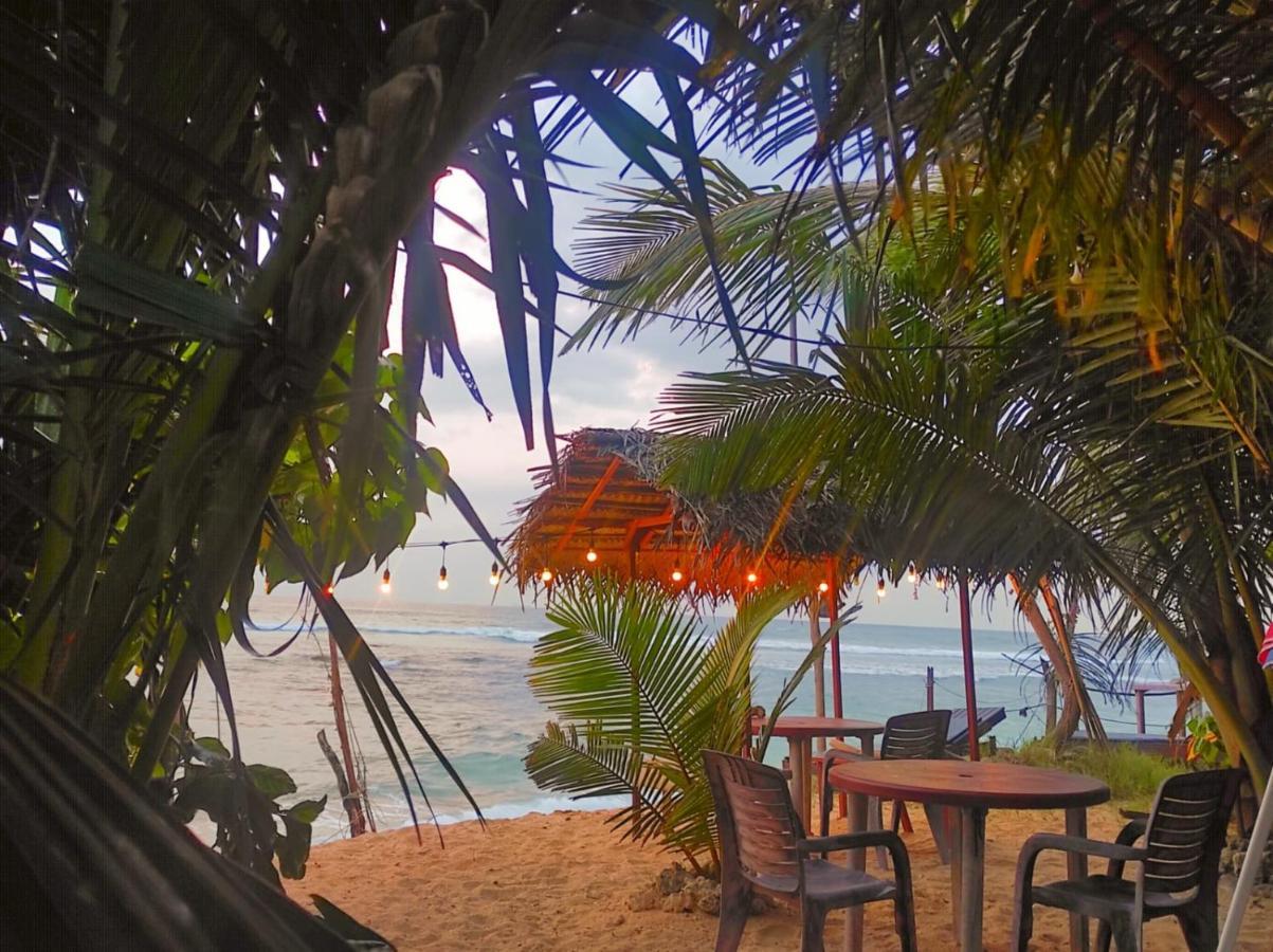 Blue Corals Beach Bungalow 마타라 외부 사진
