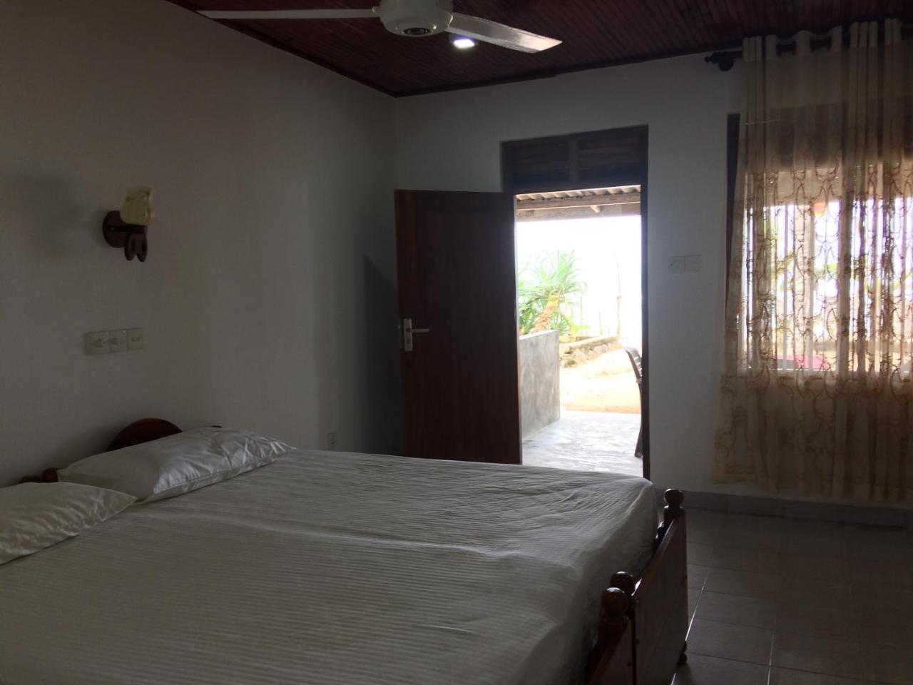 Blue Corals Beach Bungalow 마타라 외부 사진